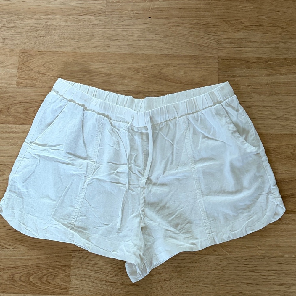 Universal Thread Women's White Shorts